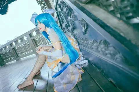 初音未来金丝雀cos长腿丝袜御姐风
