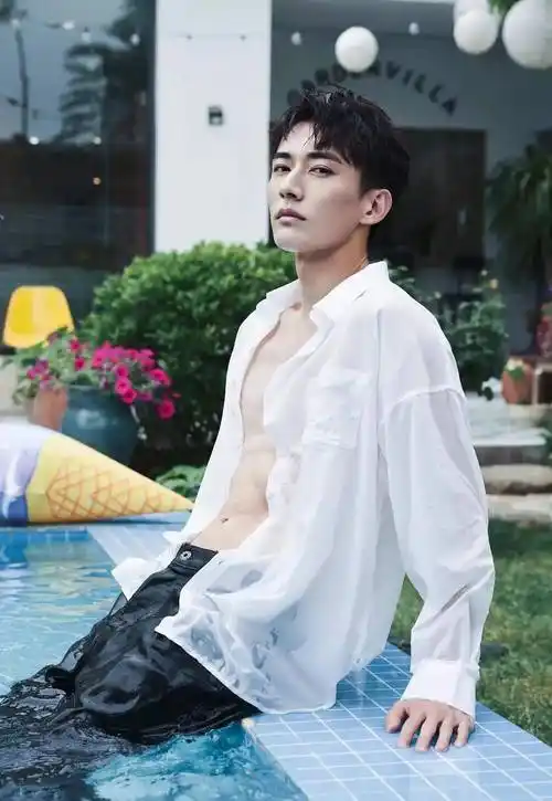 2022男明星腹肌卷起来吧