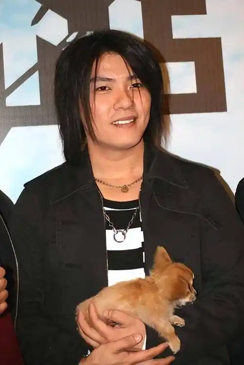 "工地歌王"阿杜:从包工头到一夜成名,为何在巅峰时期隐退?