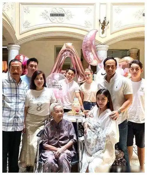 朱丽倩舅舅庆生刘德华小姨子引人瞩目陈志远两儿子酷帅登场