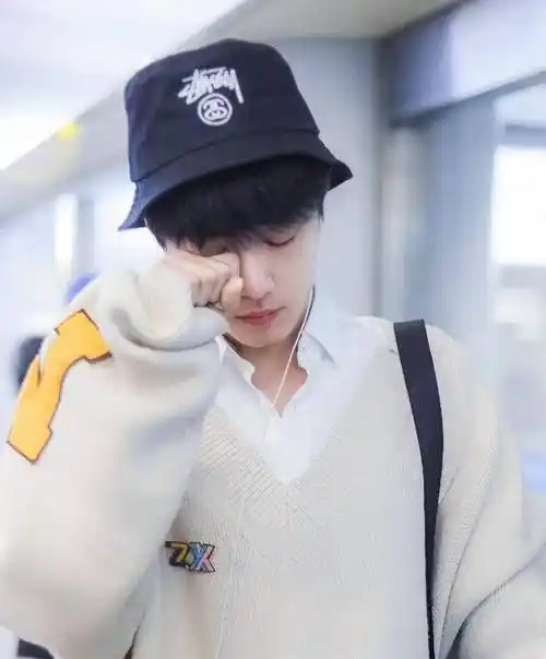 "我没有不相信他",蔡丁咬了咬唇,要不是他忘了