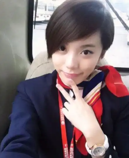 《非诚勿扰》女嘉宾唐静因为出众的容貌与气质,吸引无数男嘉宾为她