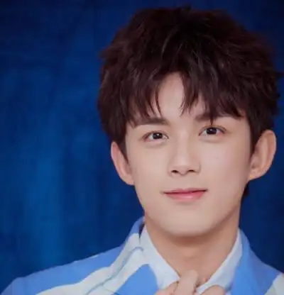 2022年烫发发型男,2021年流行男生烫发发型图片 - 网络编辑之家