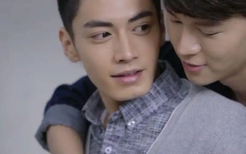 history系列剧——《离我远一点》