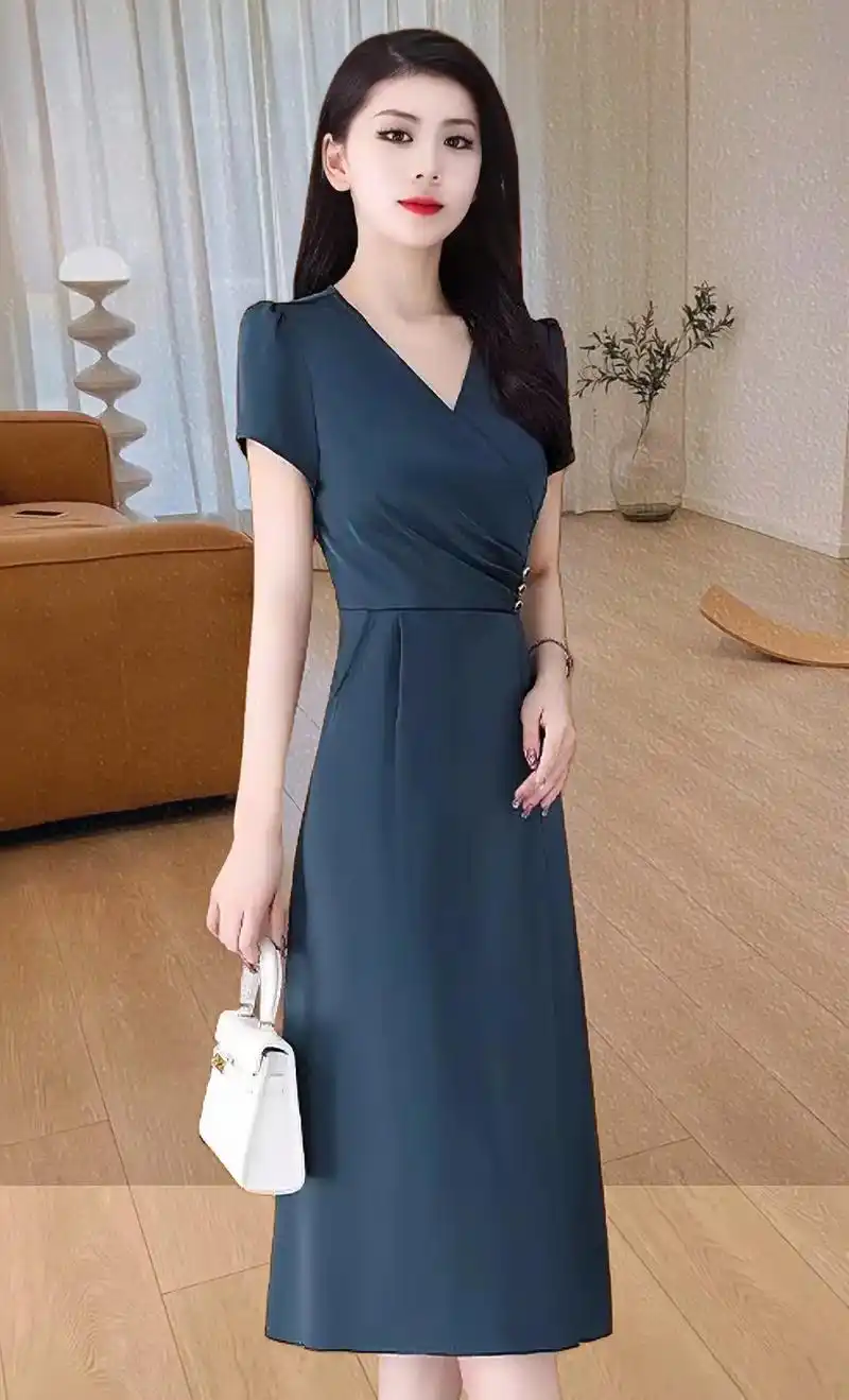 穿出自己的风格 #穿出高级感 2024 新款品牌冰丝连衣裙,为女性带来