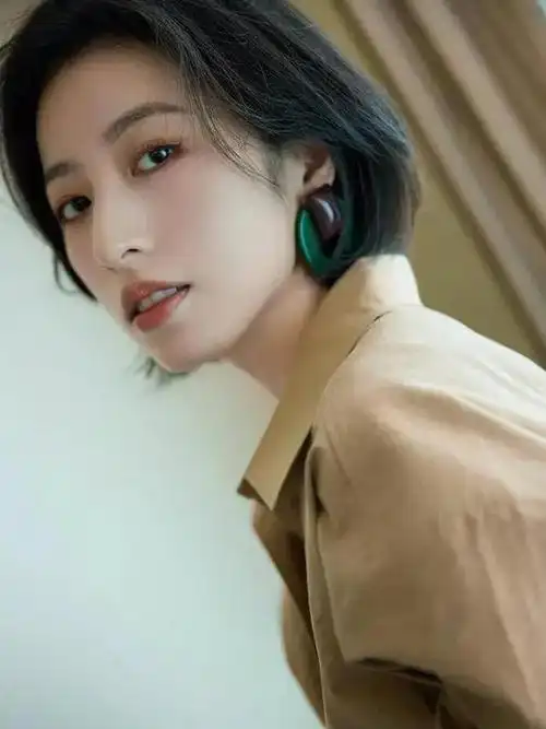 周雨彤老大不小了为什么还不成熟