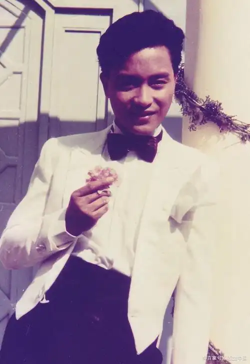 张国荣从最初劲歌狂舞到电影中的奶油小生