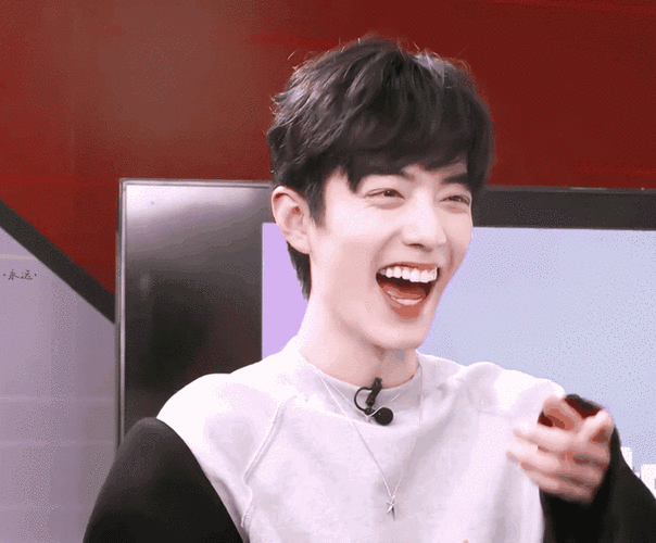 肖战笑颜分析#我一直觉得肖战这个人很神奇的点是,他笑起来真的很