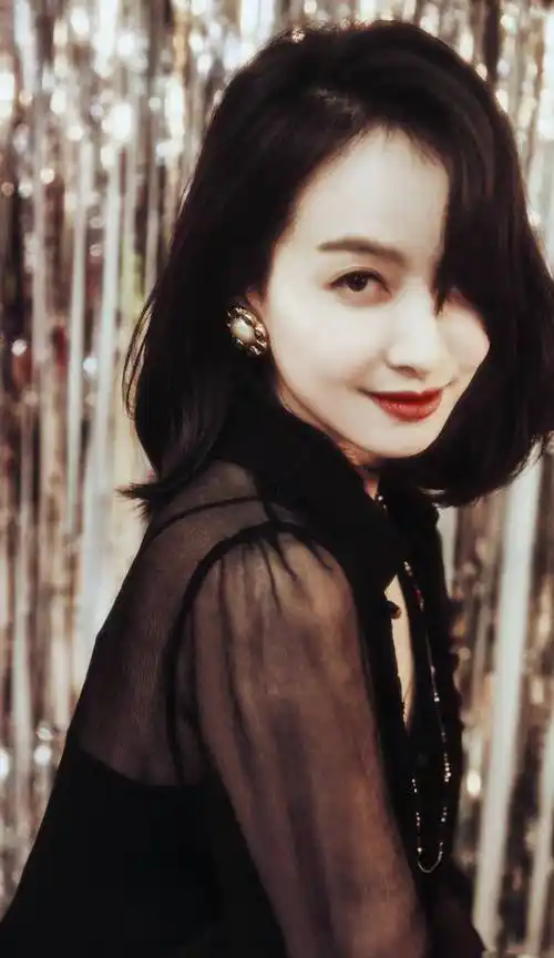 原创33岁又怎样宋茜新造型薄纱上衣搭阔腿裤照样美得高级又惊艳