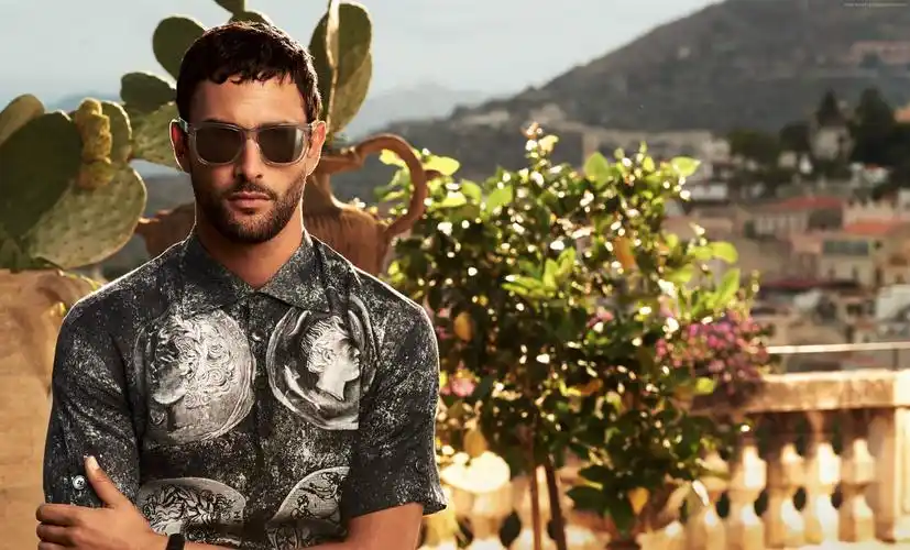 诺亚米尔斯顶级时尚男模特模特演员水平3000x2000分辨率查看