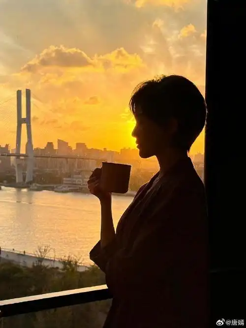 唐嫣夕阳短发侧影##唐嫣独身女人侧影