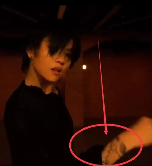 the9纹身喻言满背刘雨昕孔雪儿都在手臂赵小棠藏得真深