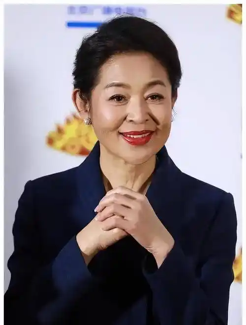 倪萍辟谣整容!自然的老去最美!网友:人老了不都是这个样子吗?