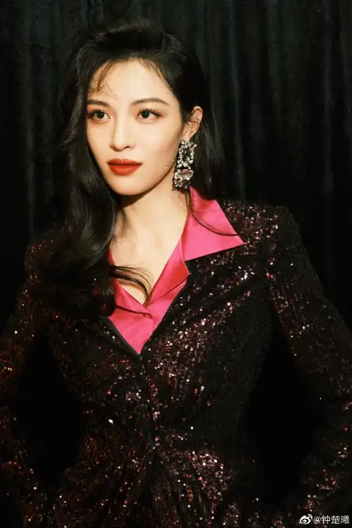 钟楚曦跨年港风造型拍摄花絮##钟楚曦港风造型好闪