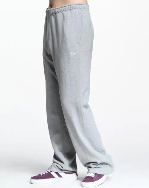 男款浅灰色针织休闲长裤