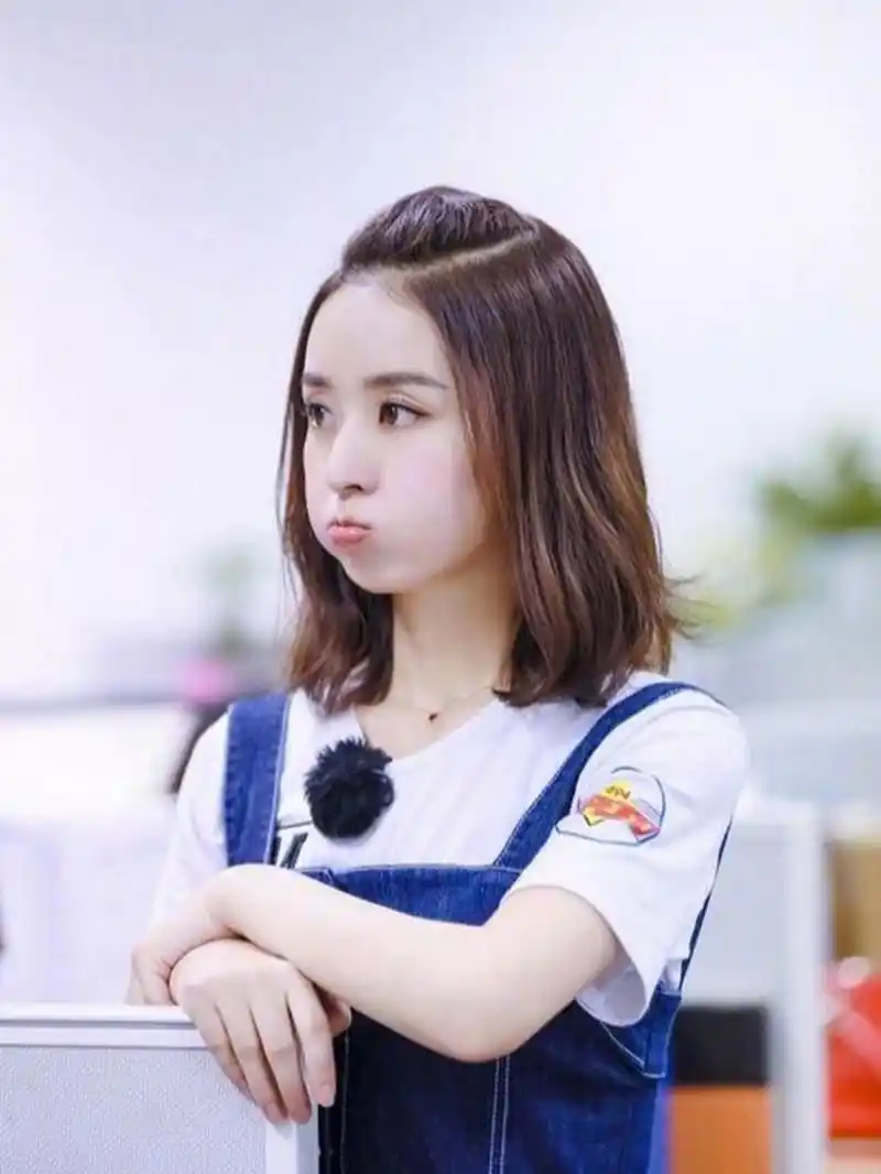 赵丽颖的嘟嘴杀九宫格,哪一张是你觉得最萌的呢?