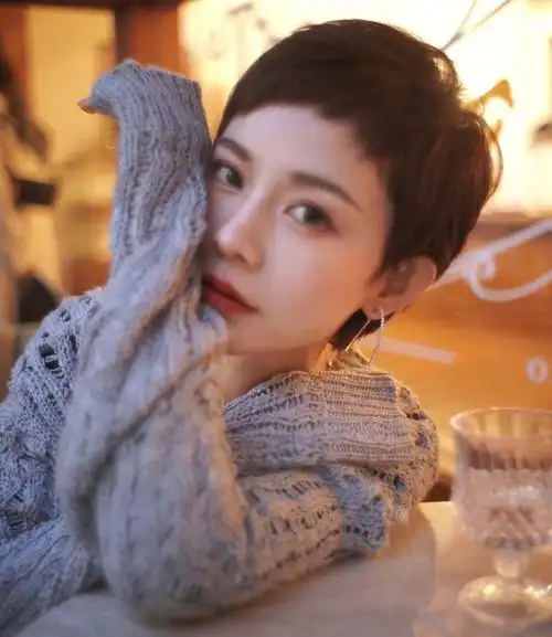 气质与优雅并存女生短发