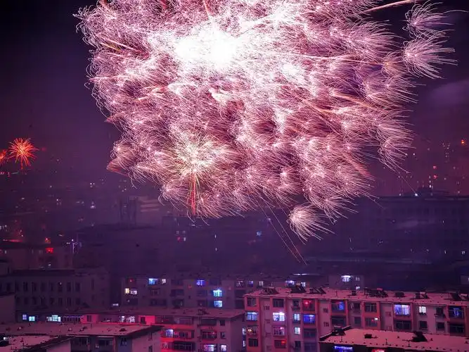 去一座可以放鞭炮的城市看一场民间的烟花秀