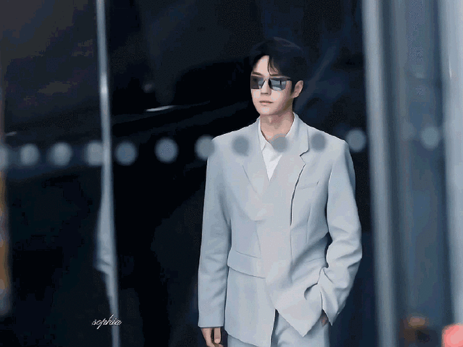 王一博绿框墨镜