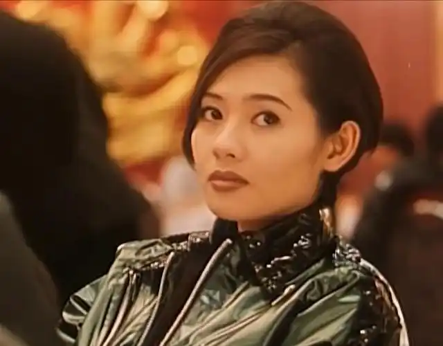 李丽珍在古惑女之决战江湖的形象有种酷酷的美