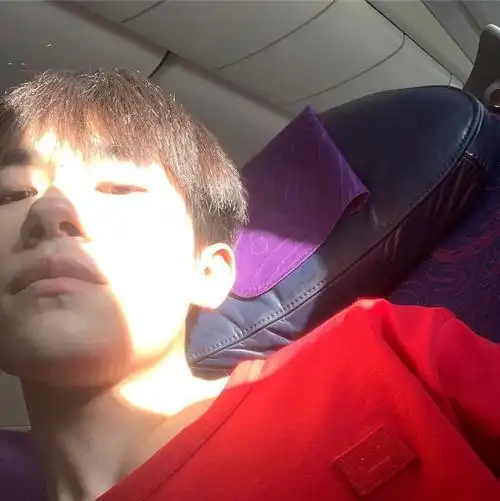 20190414易烊千玺ins更新