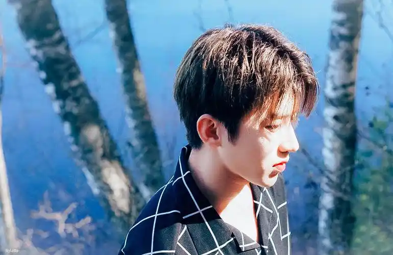 蔡徐坤(*~3~)╭我老公