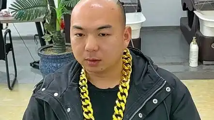 大哥的背头比光头更霸气