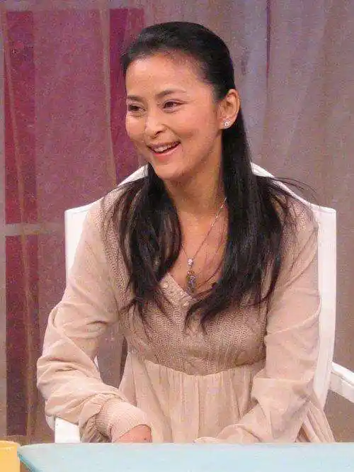 何音与柯蓝对比照, 美人迟暮但教子有方, 黄志忠做了错误选择