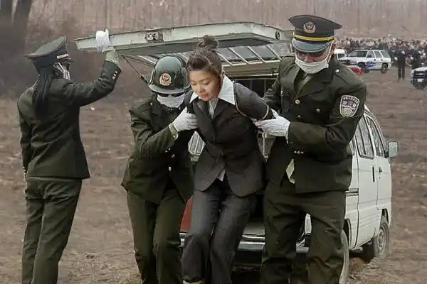 死刑犯被枪决时,为何还要自己花钱买子弹?知道原因的人没几个