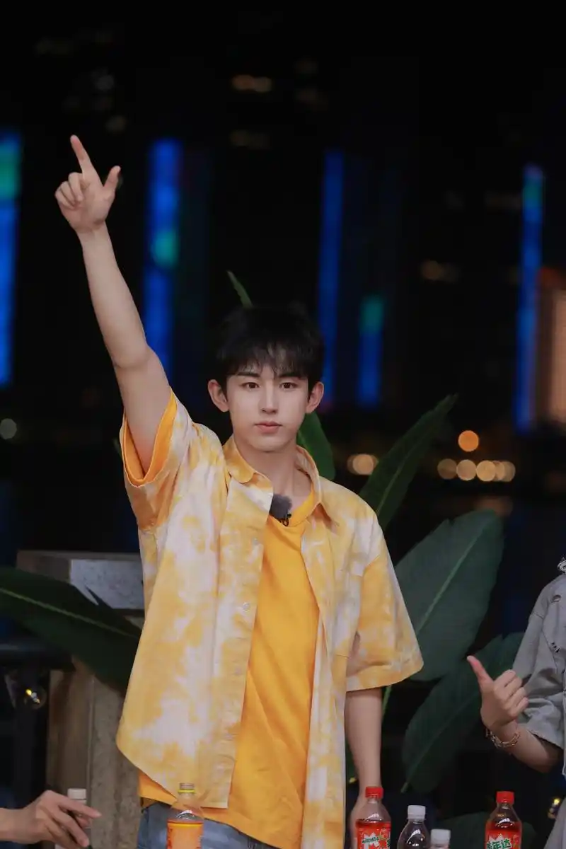 辰哥郭俊辰《城市捉迷藏》第一期花絮掉落,糕糕们今晚记得锁定18:00