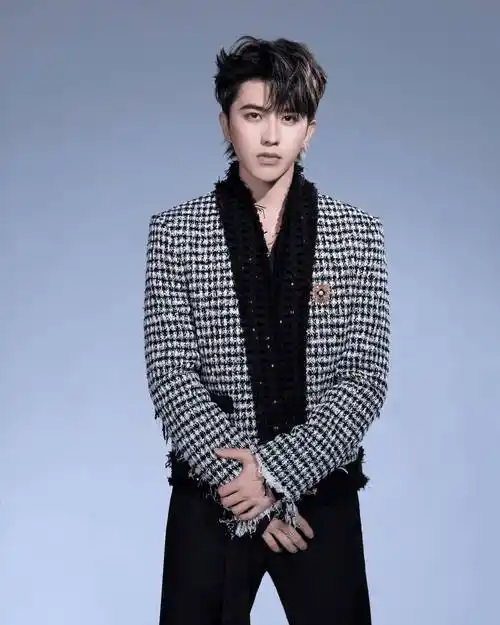 蔡徐坤回应致c女士怀孕打胎:是个惨痛的教训,自责,懊悔了2年_网友