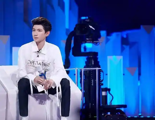 原创被唱歌耽误的金句少年王源抢答没出生随后的回答更让全场沸腾