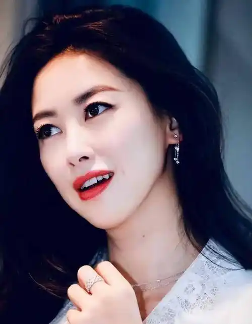 "京圈贵公主"朱珠:出生便是公主命,36岁却选择嫁给普通人_李泉_家人