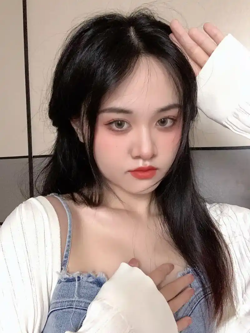 图片贩卖机.#分享照片 #圆脸女孩 #气质穿搭 - 抖音