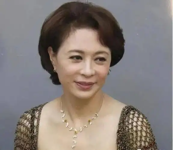 她是国家一级演员,低调,40多年零绯闻_刘佳