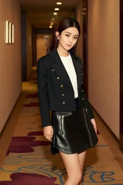 赵丽颖视察公司被网友偷拍 这是赵丽颖被黑的最惨的一次!