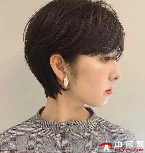 女生短发发型图片时尚又个性的女生短发