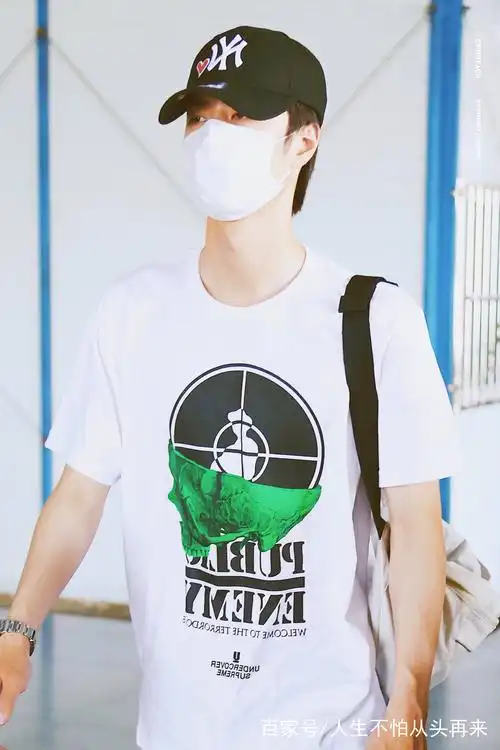 王一博简单体恤衫,依然挡不住的帅气!