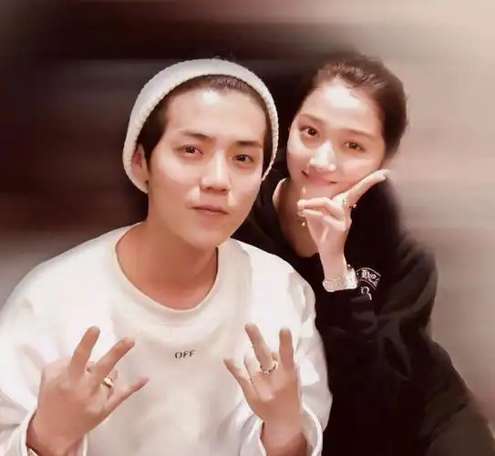 网曝鹿晗关晓彤一起吃面 男方歪头看女方互动超甜-易天影视公司-服务