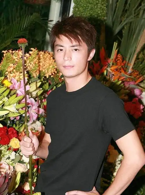 霍建华年轻时有多帅?看完这些照片,网友直呼:帅呆了!