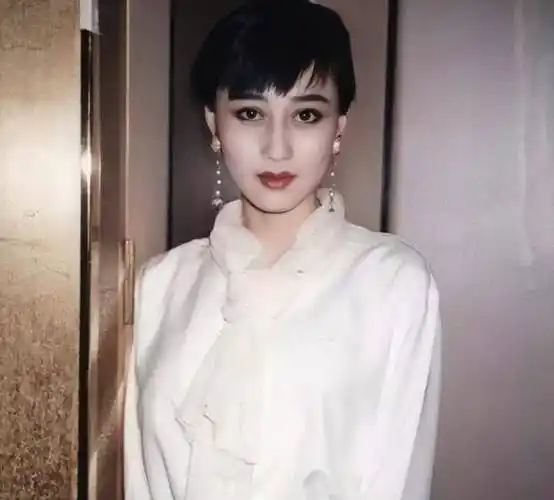 原创利智年轻时有多美李连杰为她抛家弃子何鸿燊想娶她做五姨太