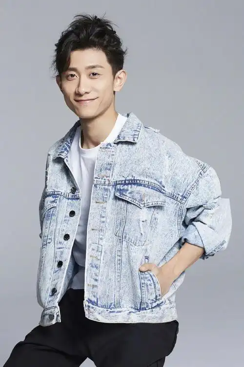 张一山牛仔外套阳光写真1920x1280分辨率查看