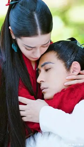 《烈火如歌》迪丽热巴周渝民美图分享,虽相差11岁但cp感爆棚!