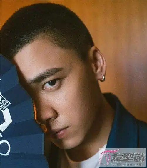 两边剃一半寸头发型 利落率性寸头a爆了