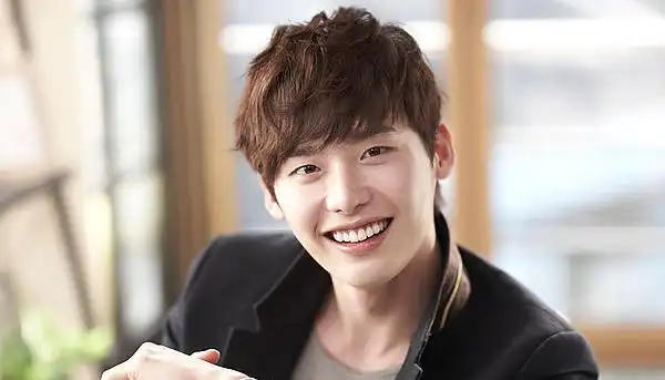 最受女生喜欢的五款男生韩式发型(4)