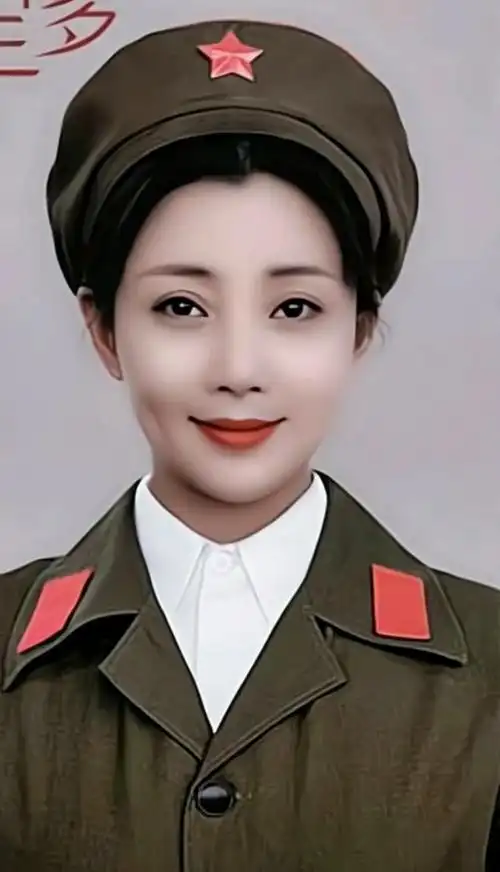 殷桃的军装照个个调皮可爱英姿飒爽