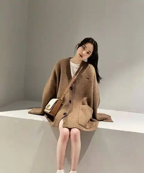 原创欧阳娜娜的校园风穿搭火了学生党照着学时尚百搭易上手