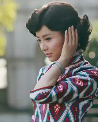 图温婉美人贾青旗袍剧照劫中劫斗智斗勇