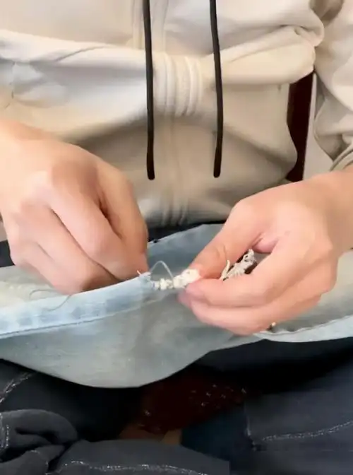 佟大为在外辛苦捞金在家又当爹又当妈给女儿缝补裤子反遭嫌弃