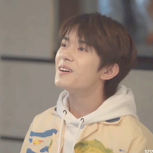 关注  动图 易烊千玺 评论 收藏